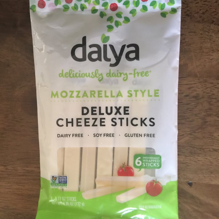 photo of Daiya Mozzarella Style Deluxe Cheeze Sticks shared by @emmc1 on  04 Jan 2021 - review