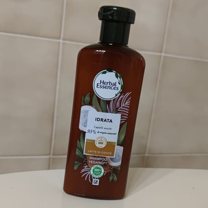 photo of Herbal Essences Shampoo Latte di Cocco shared by @perondhouse on  16 Jan 2022 - review
