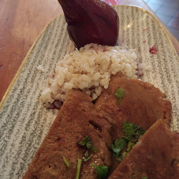 photo of Viva Chapata Seitán a la plancha con pera al vino tinto shared by @silvanie on  07 May 2021 - review