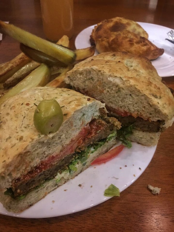 photo of Fourmi Vegan Combo sándwich de milanesa shared by @fserei on  17 Aug 2019 - review