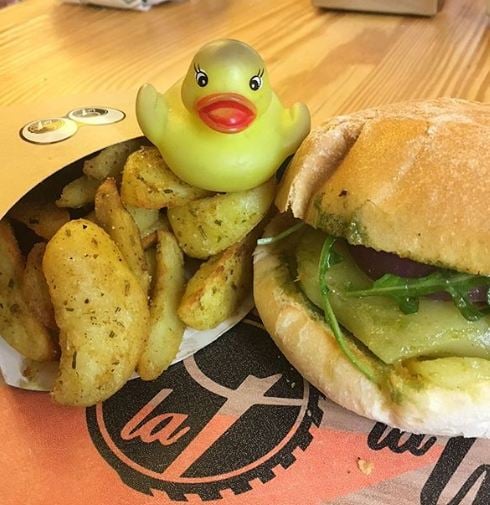 photo of La Trocadero Setburger shared by @patitovegan on  02 Mar 2020 - review