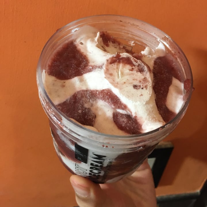 photo of NotCo Not Icecream Strawberries & Cream shared by @lauchis on  24 Jul 2020 - review