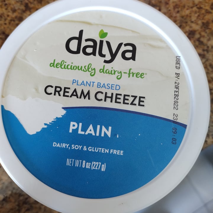 photo of Daiya Plain Cream cheese shared by @yarabotteon on  19 Apr 2022 - review