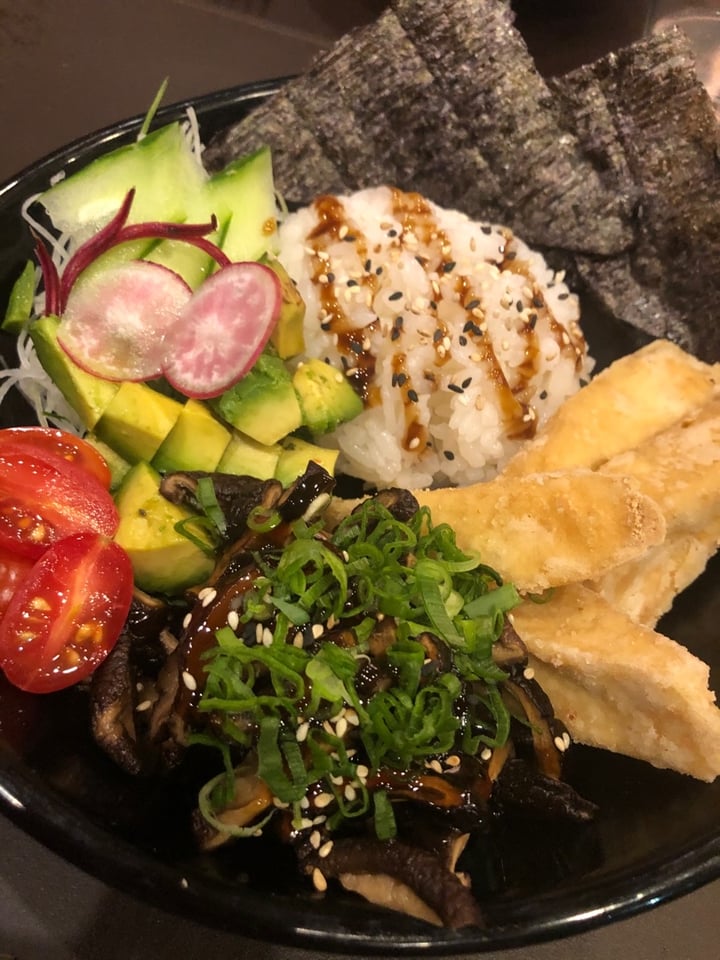 photo of Asian House Poke Bowl Veggie shared by @juliietsr on  13 Mar 2020 - review
