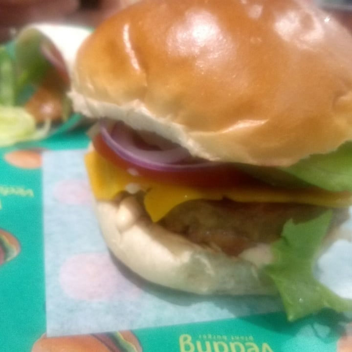 photo of Vedang @ Mall of Berlin Cheesyburger shared by @felice on  21 Aug 2021 - review