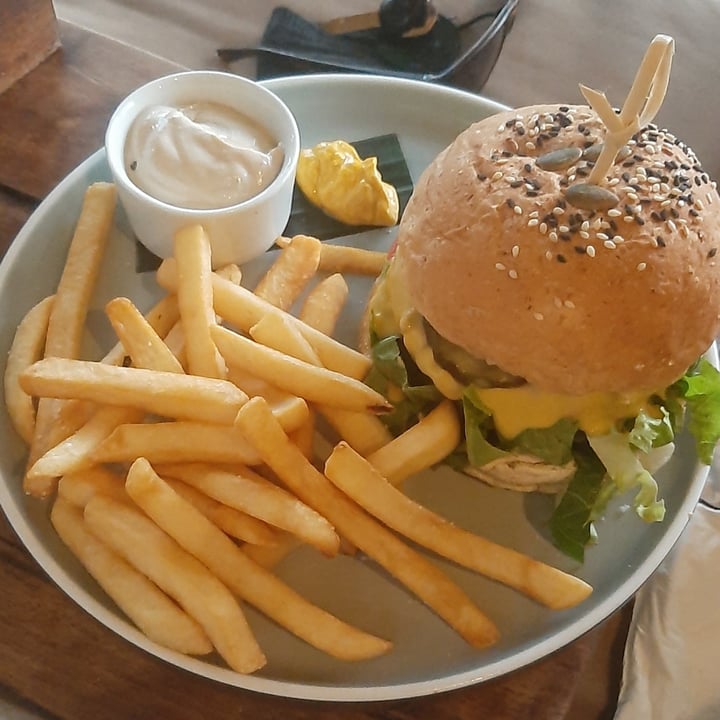 photo of The Shady Shack Vegan Cheeseburger shared by @plantsfeelthough on  11 Jun 2021 - review