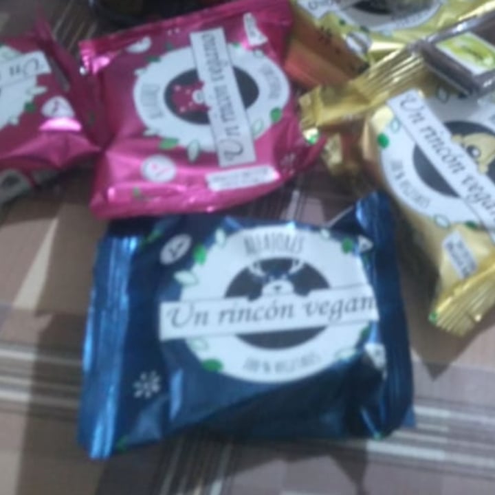 photo of Un Rincón Vegano Alfajor de Frutos del Bosque shared by @marianasm on  08 Aug 2020 - review