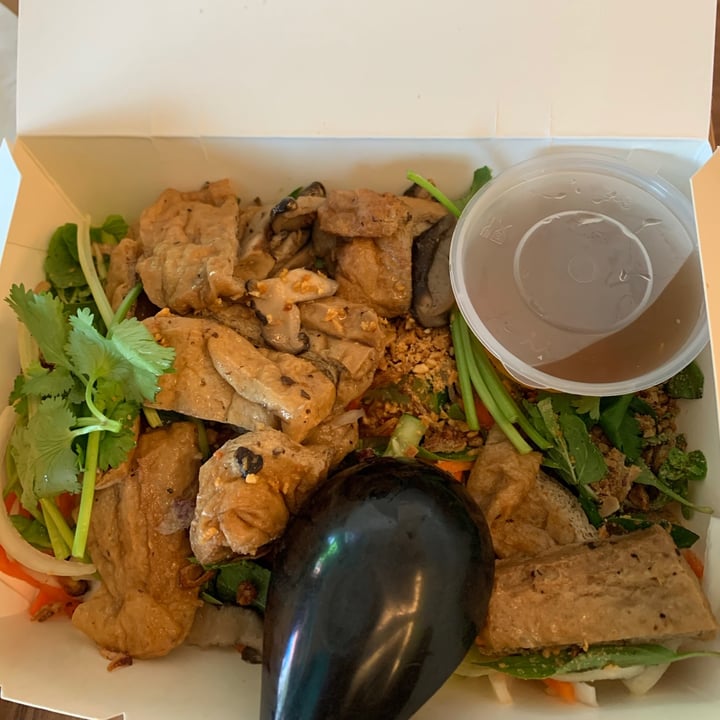 review photo of Sandwich Saigon (Vegetarian) Mushroom & Tofu Salad shared by @babli on 21 Dec 2020 - review