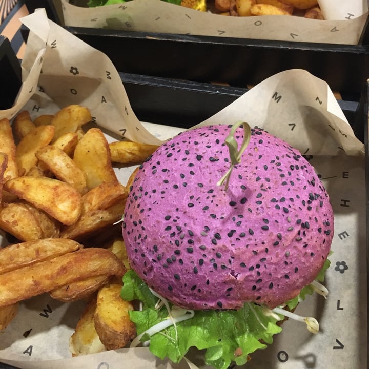 photo of Flower Burger Cherry Bomb shared by @federicareganzani on  12 Mar 2022 - review