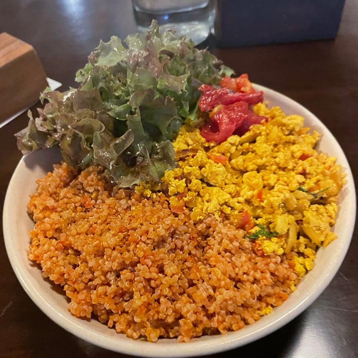 review photo of SOWL Quinoa Tofu Salad Bowl shared by @melindaabraham on 03 Apr 2021 - review