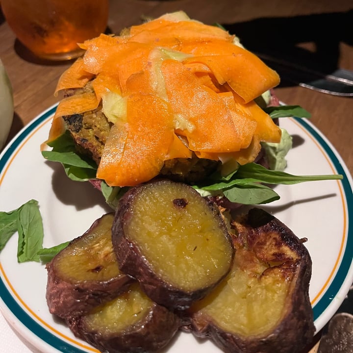 review photo of Club Lucero hamburguesa de Tofu y Hongos Shitakes shared by @laritu on 22 Aug 2022 - review