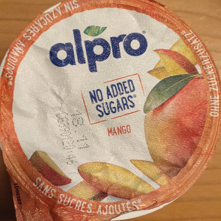 photo of Alpro alpro yogurt di soia mango shared by @agnetrem on  01 Nov 2022 - review