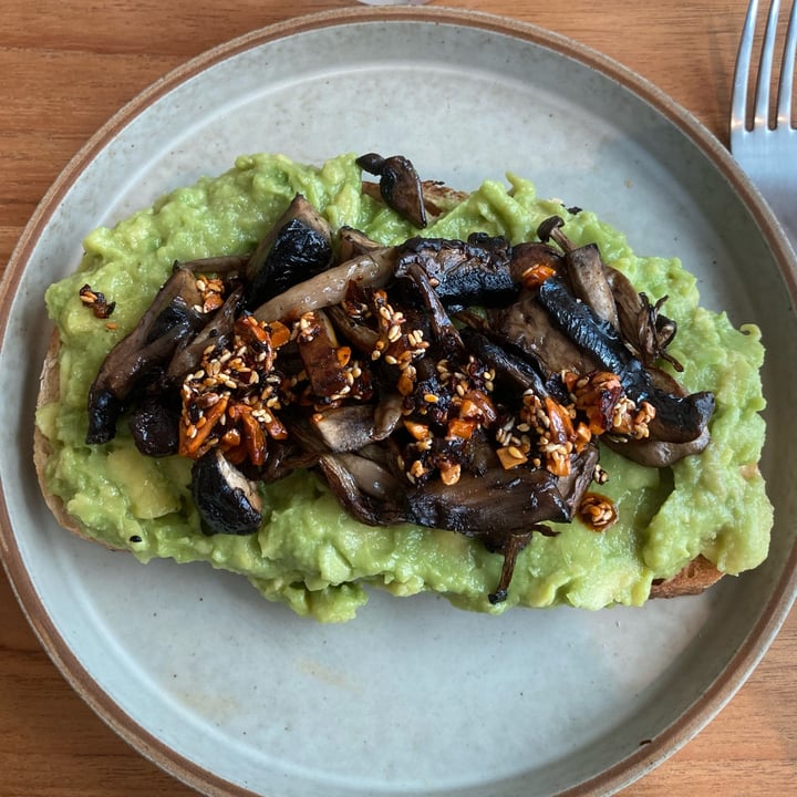 photo of Glasshouse Avocado Toast (veganized) shared by @greenp on  17 Apr 2022 - review