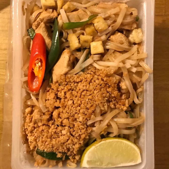 photo of Rosa's Thai Kitchen London Fields THIS™ Isn't Chicken Pad Thai shared by @arunan on  24 Jan 2021 - review
