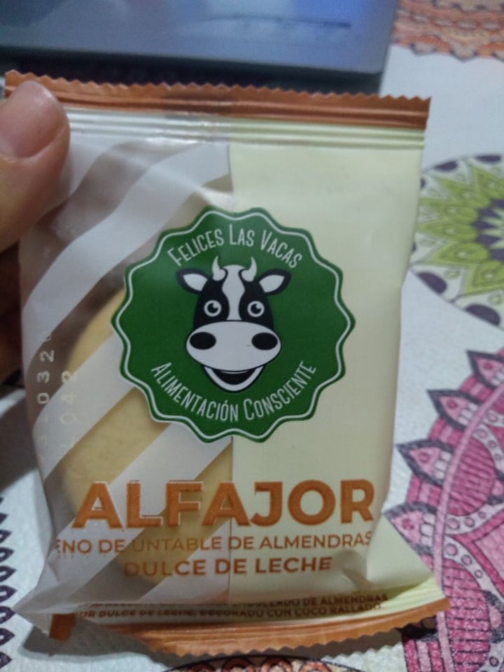 photo of Felices Las Vacas Alfajor Maicena shared by @luciabianchi on  15 Feb 2020 - review