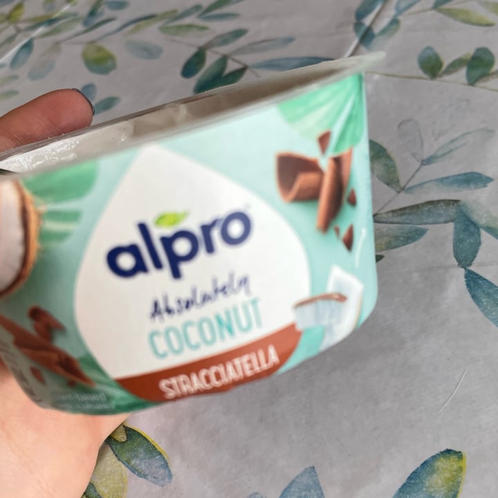 photo of Alpro Absolutely Coconut Stracciatella shared by @giorgiacaramellino on  04 Oct 2022 - review