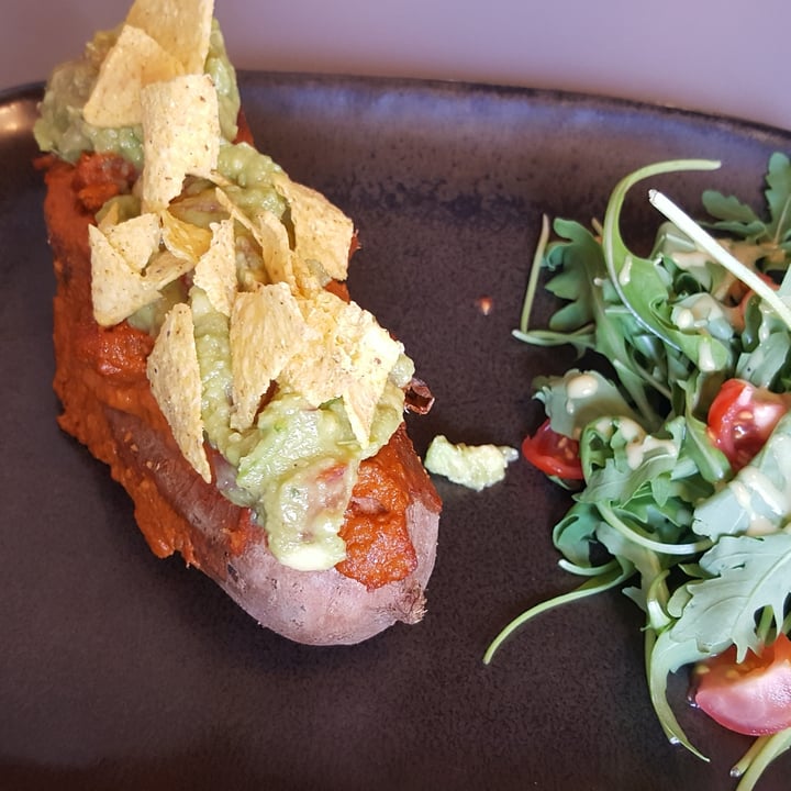 photo of Vegan's Prague Sweet Potato Filled With Guacamole shared by @zigzag on  27 Jul 2022 - review