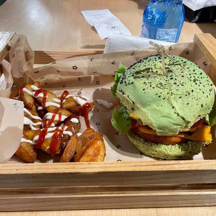photo of Flower Burger Jungle Burger shared by @alexz on  24 Apr 2022 - review