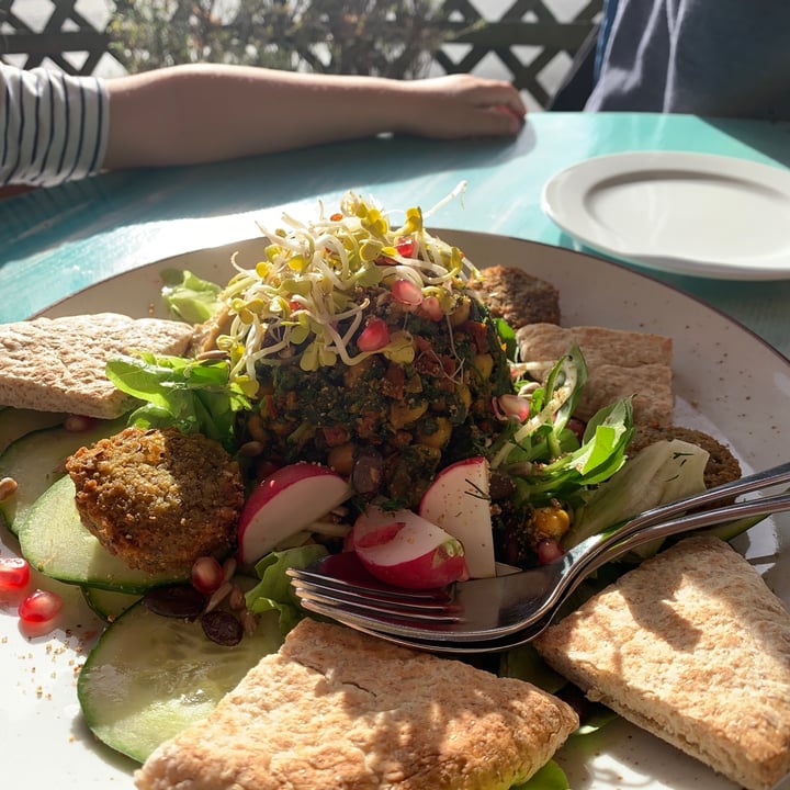 photo of Radieschen falafel plate shared by @wifler on  06 Nov 2022 - review