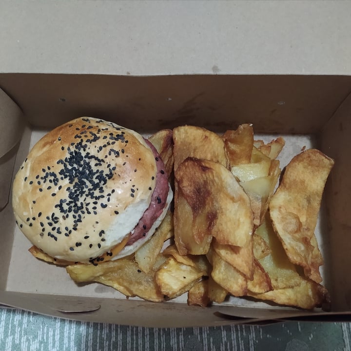 photo of Nuevo mundo (Delivery) Cheese Vurguer shared by @fabrizzio on  10 Jul 2022 - review