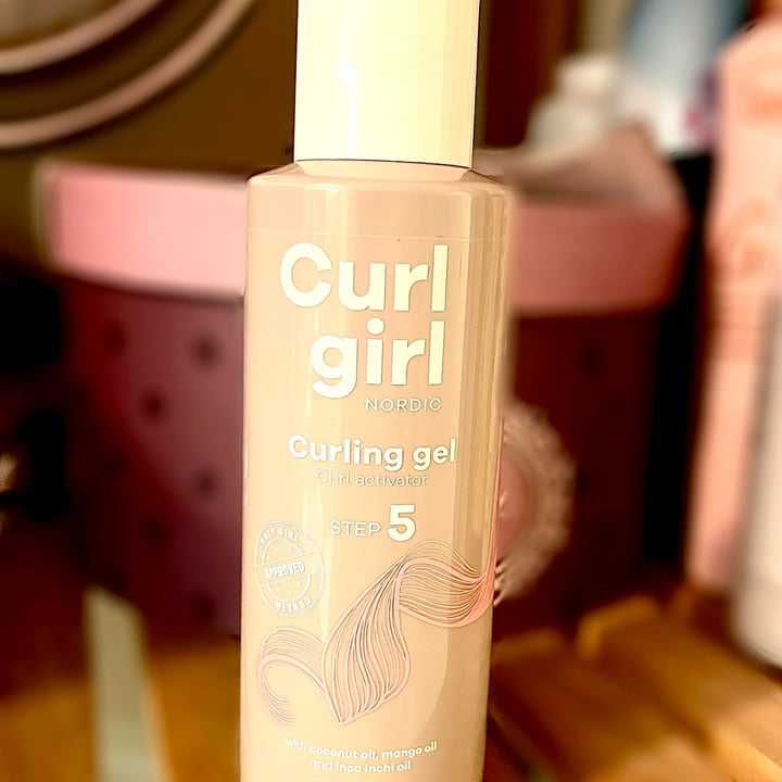photo of Curl Girl Nordic curling gel shared by @thecurvyblondevegan on  17 Jun 2022 - review