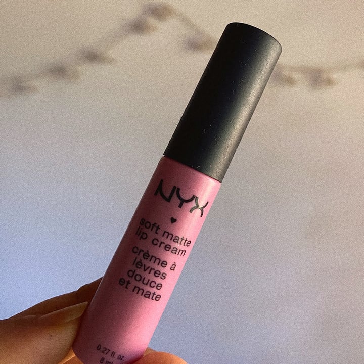 photo of NYX Cosmetics Nude.peach gloss shared by @majosjumpsuit on  09 Oct 2020 - review