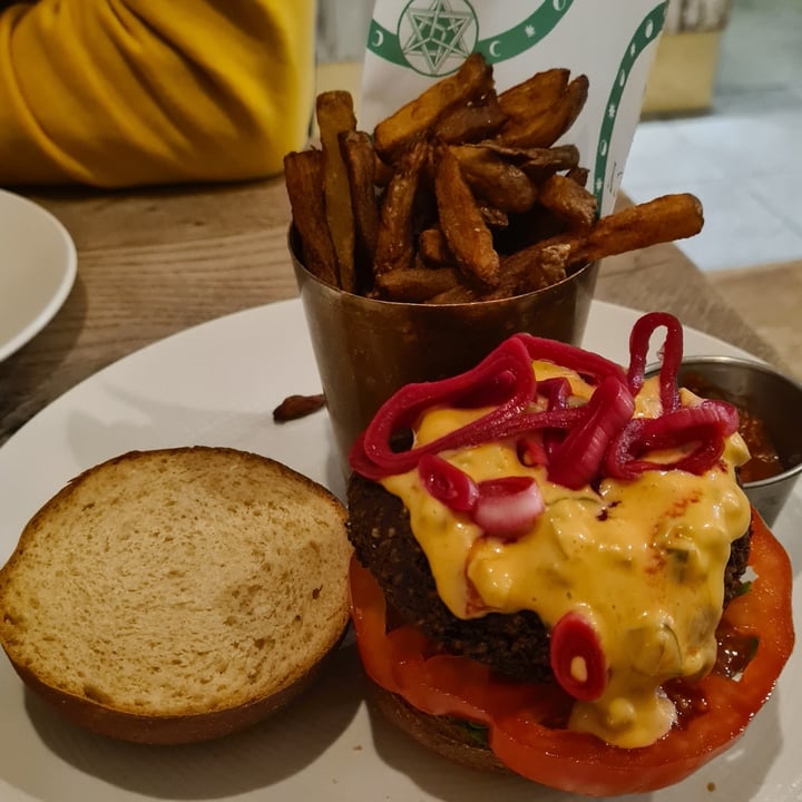 photo of Farmacy Got no beef burger shared by @chiarabolovan on  13 Apr 2022 - review