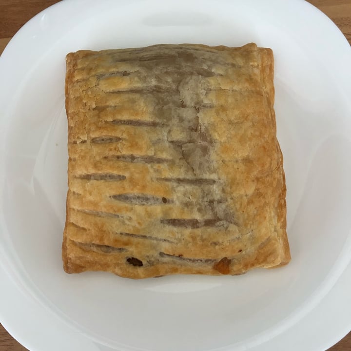 photo of Greggs Vegan Sausage Bean And Cheese Melt shared by @jessskh on  29 Sep 2021 - review