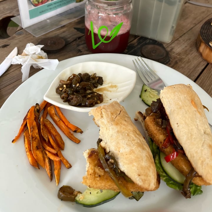 review photo of Verde Vegan Verde Pistache baguette beyond chicken tenders shared by @hannialomelia on 27 Jul 2022 - review
