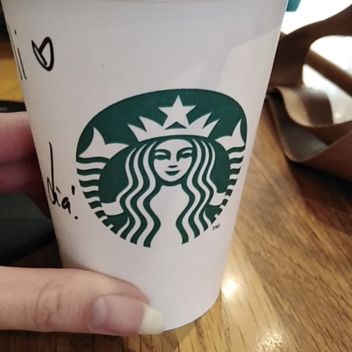 review photo of Starbucks Café Machiatto, Con Leche Vegana De Coco, Y Vainilla shared by @nattshippie on 18 Oct 2022 - review
