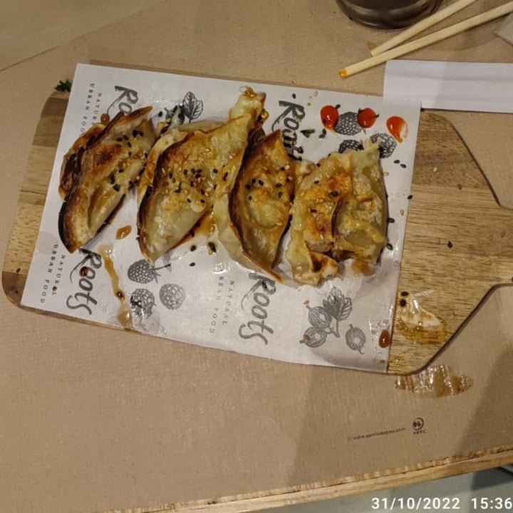 photo of Roots Gyozas de Calabaza shared by @men on  04 Nov 2022 - review