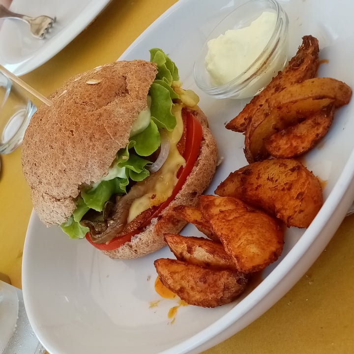 photo of Holy Beach Holy Burger shared by @valeveg75 on  28 Jul 2022 - review