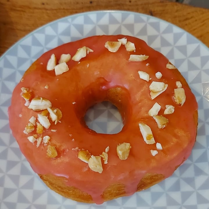 photo of VegAmazing Doughnuts Dougnouts hibiscus y lima shared by @ggens on  23 Apr 2021 - review