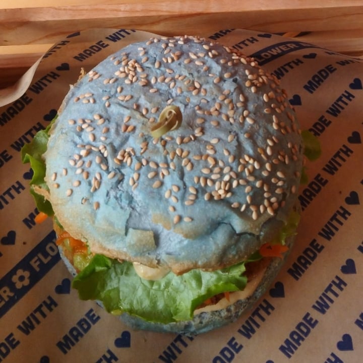photo of Flower Burger Ocean burger shared by @gloriagrossi on  07 May 2021 - review
