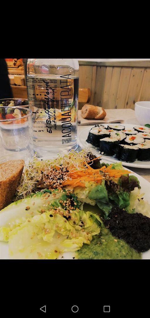 photo of Restaurante El Buffet Verd Vegan sushi amd salad shared by @nrabaneda on  17 Jul 2019 - review