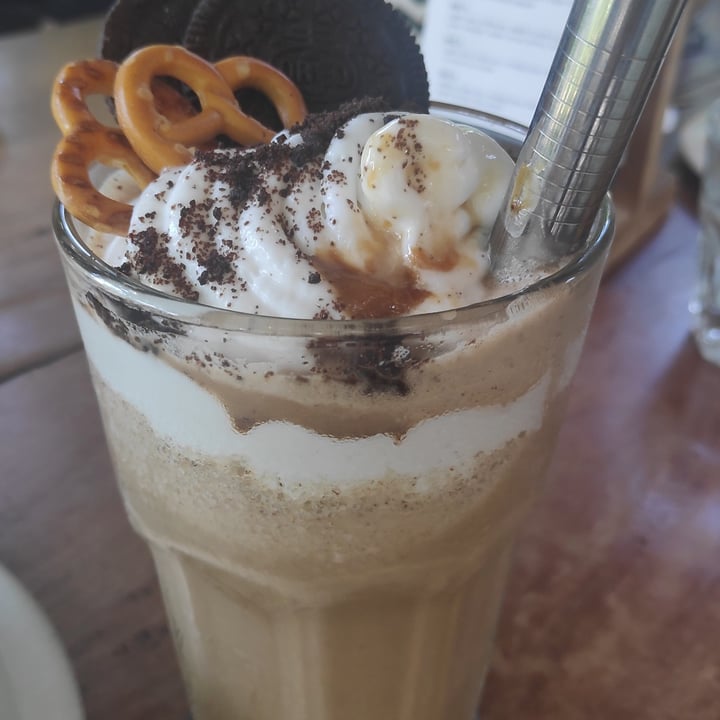 review photo of Manggis in Canggu Caramel Biscuit Frappuccino shared by @widodaren on 10 Oct 2020 - review