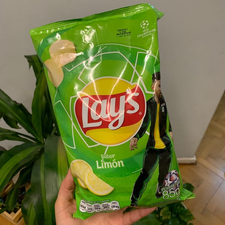photo of Lay's Papas Fritas sabor Limón shared by @jessylzm on  18 Jun 2021 - review