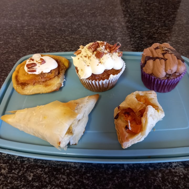 review photo of Wake and Bake Kitchen High Tea Picnic Boxes shared by @theresaade on 12 Nov 2021 - review