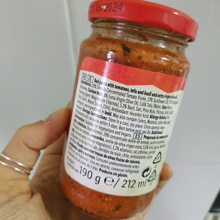 photo of Vemondo Vegan pesto rosso shared by @irenedlh on  01 Oct 2021 - review