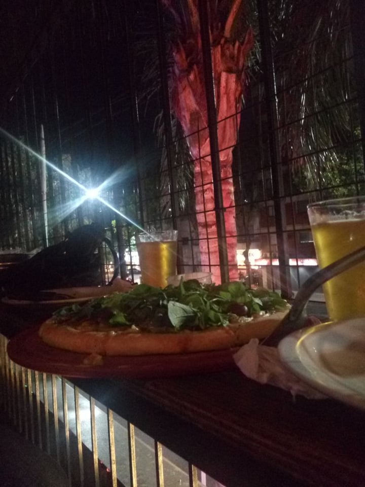 photo of Orange Bar Pizza De Rúcula Y Queso De Almendras shared by @andreitapobre on  25 Feb 2020 - review