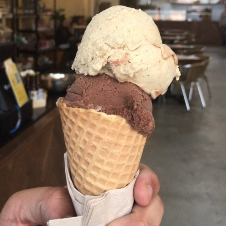 photo of Herbívoro restaurante vegano helado cacao shared by @sunshine18 on  16 May 2022 - review