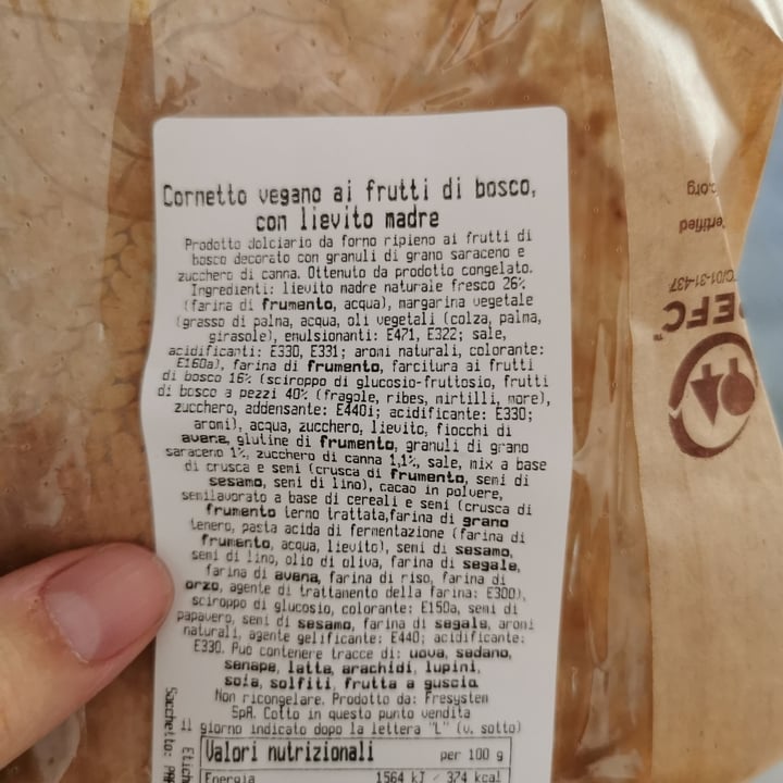 photo of Lidl Cornetto vegano ai frutti di bosco con lievito madre shared by @elianamarley on  03 Dec 2022 - review