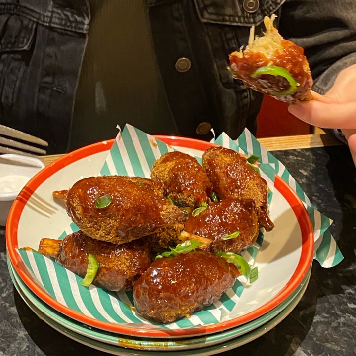 photo of Frankie & Benny's Vegan BBQ Wingz shared by @voyagingherbivore on  06 Jan 2022 - review