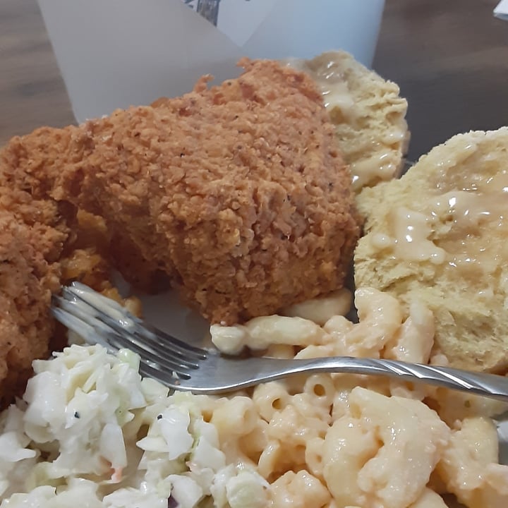 photo of Herbie Butcher's Fried Chicken Large Fried chicken bucket shared by @oyanagi18 on  25 Jun 2021 - review
