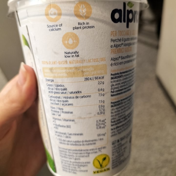 photo of Alpro Yogurt di soia alla vaniglia shared by @marshx on  05 May 2022 - review