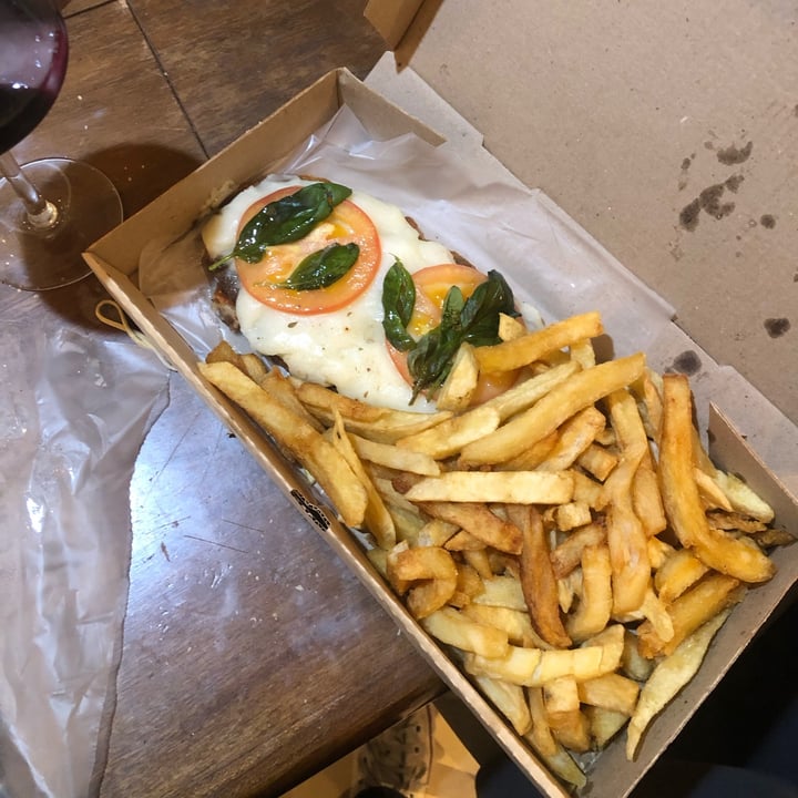 photo of Pola Milanesa Capresse shared by @carolinarus on  23 May 2022 - review