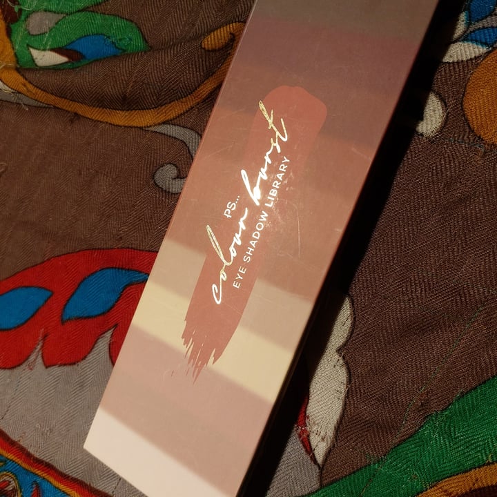 review photo of Colour eyeshadow Eyeshadow shared by @farigolarts on 23 Mar 2022 - review