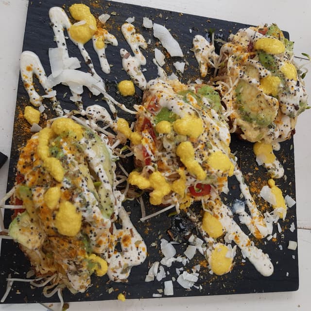Foto do prato “Tostadas Con palta”