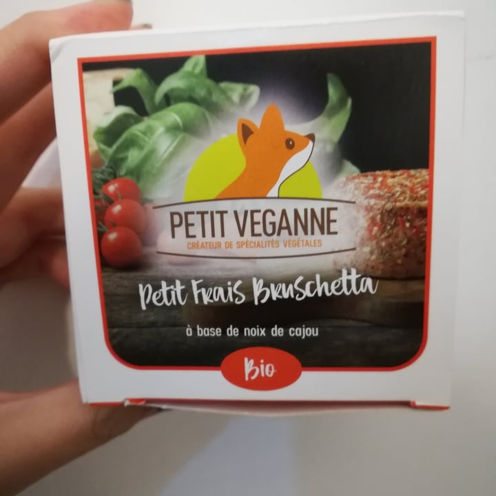 photo of Petit veganne Petit frais bruschetta shared by @sarettamagx on  05 Oct 2021 - review