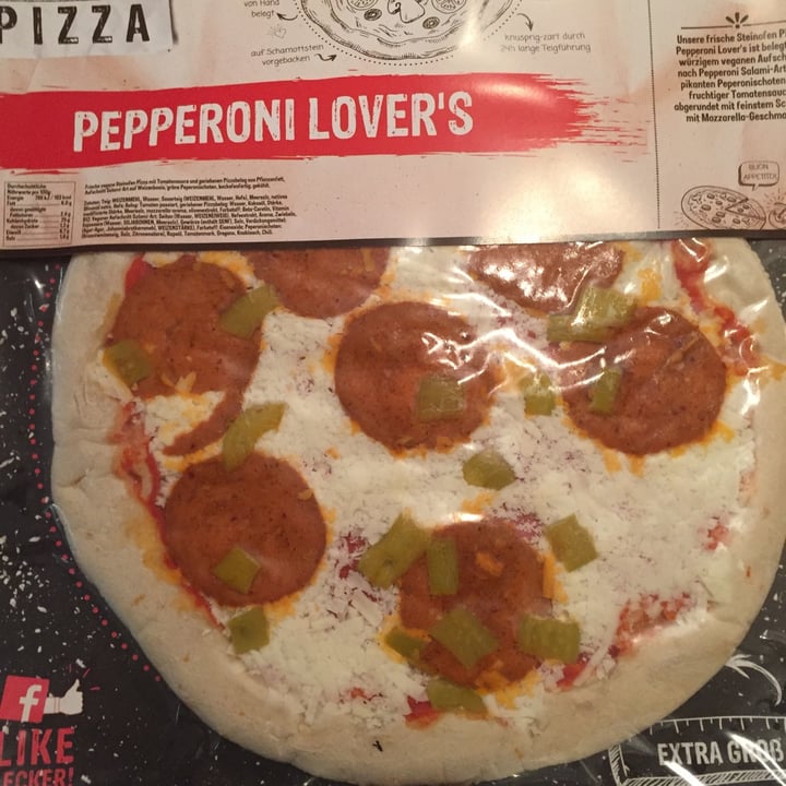 photo of Vegan Pizza Box Pepperoni Lover’s shared by @duygu on  06 Jan 2021 - review